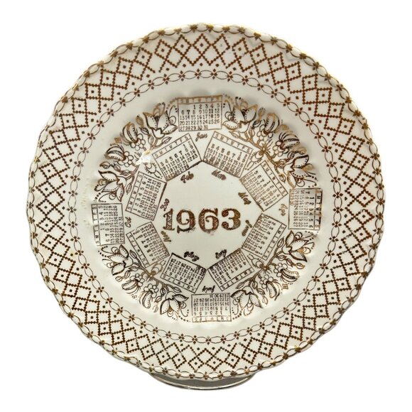 1963 Calendar Decorative Collector 10" Plate, Unmarked, Scalloped Edge - Picture 1 of 4